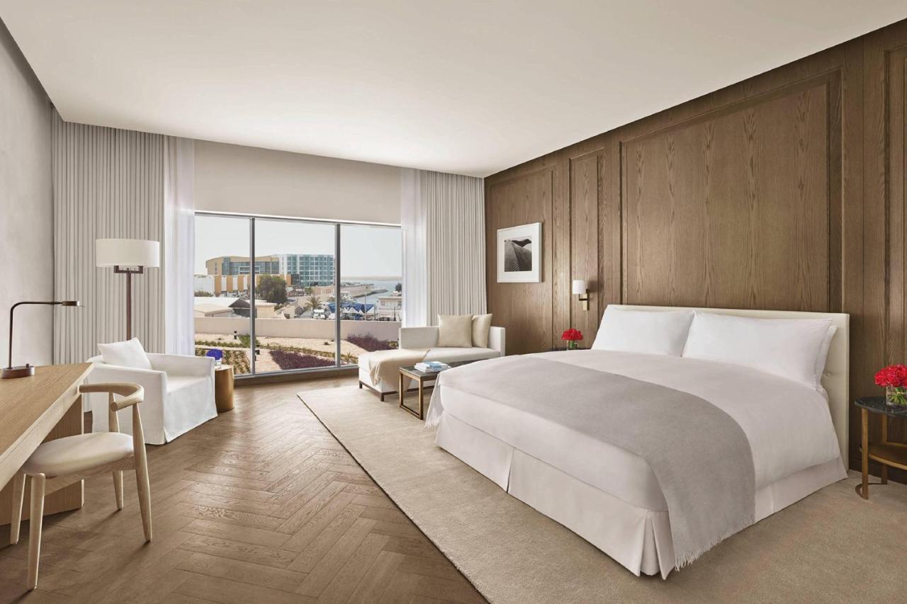 The Abu Dhabi Edition Zewnętrze zdjęcie A guest room at The Edition