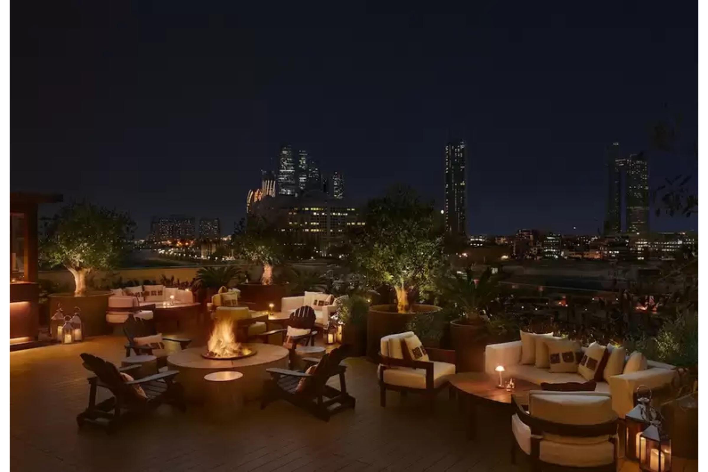 The Abu Dhabi Edition Zewnętrze zdjęcie The rooftop bar at the Mandarin Oriental, Munich