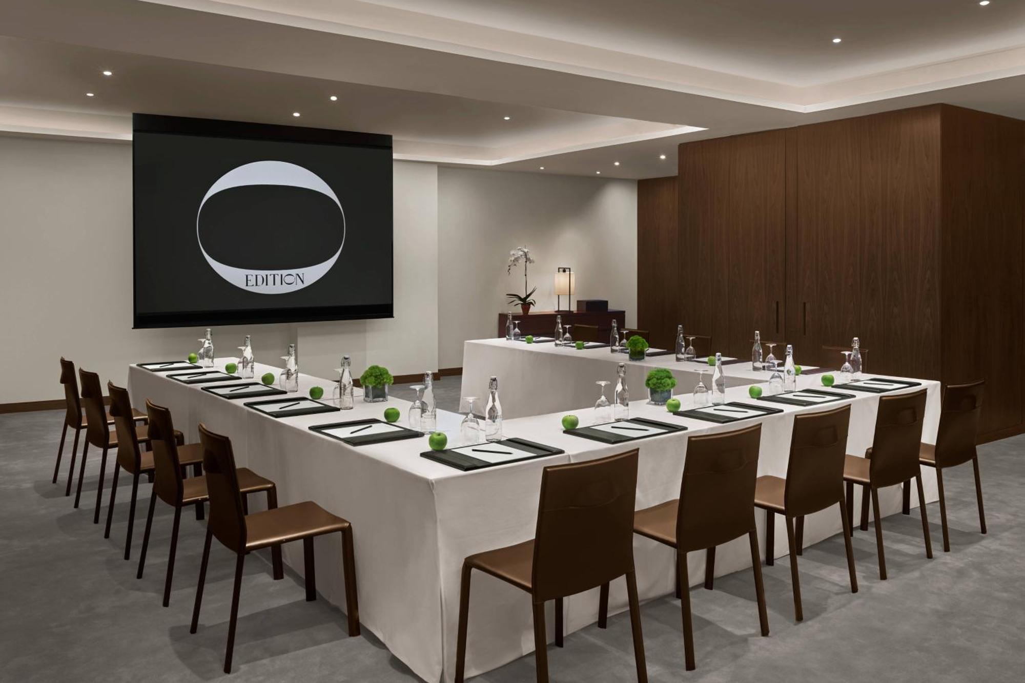 The Abu Dhabi Edition Zewnętrze zdjęcie Meeting room at Le Méridien, Dubai