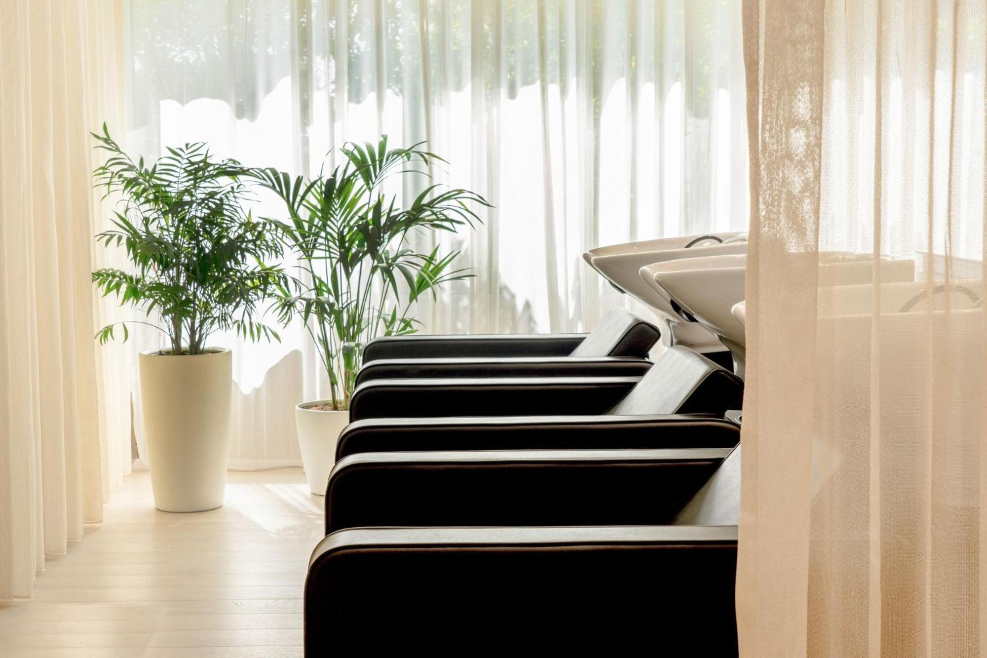 The Abu Dhabi Edition Zewnętrze zdjęcie A hair salon