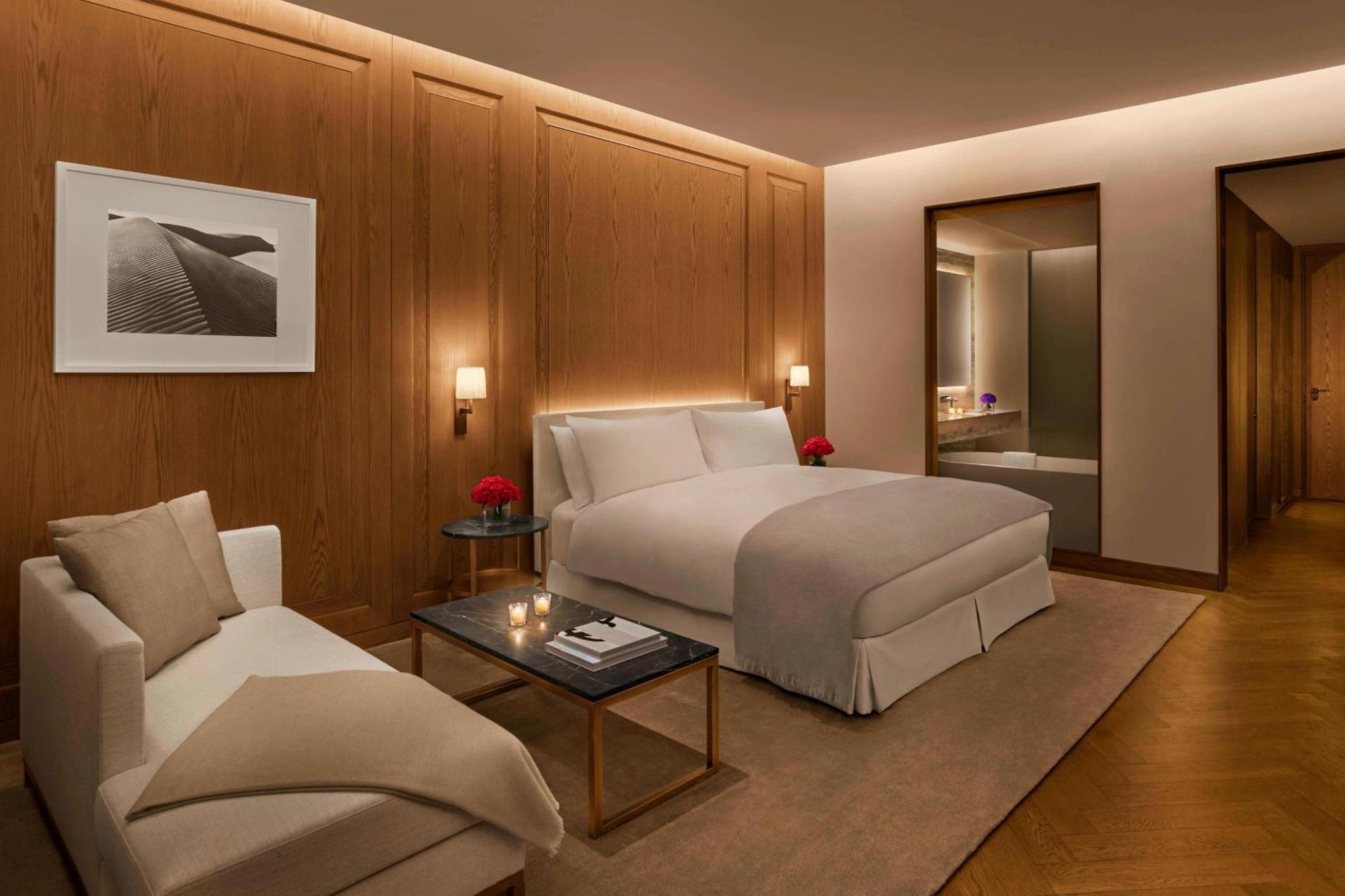 The Abu Dhabi Edition Zewnętrze zdjęcie A bedroom at The London Edition